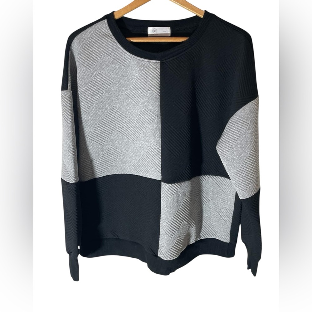C3- Liam & Co. - SIZE LARGE - Textured Sweater - Picture 2 of 5
